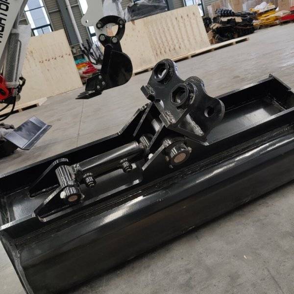 600mm Tilting Bucket: Attachment for TYPHON Mini Excavators USA - Image 6