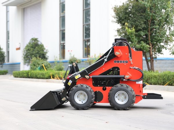 TYPHON STOMP 1,800lbs Mini Skid Steer 23HP Wheel Gas