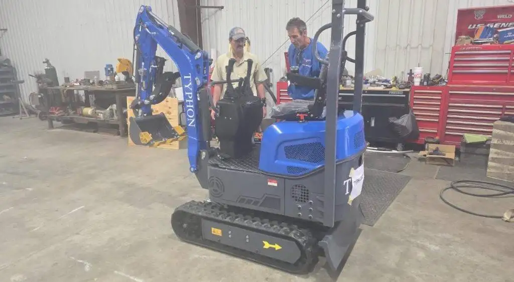TYPHON Mini Excavator