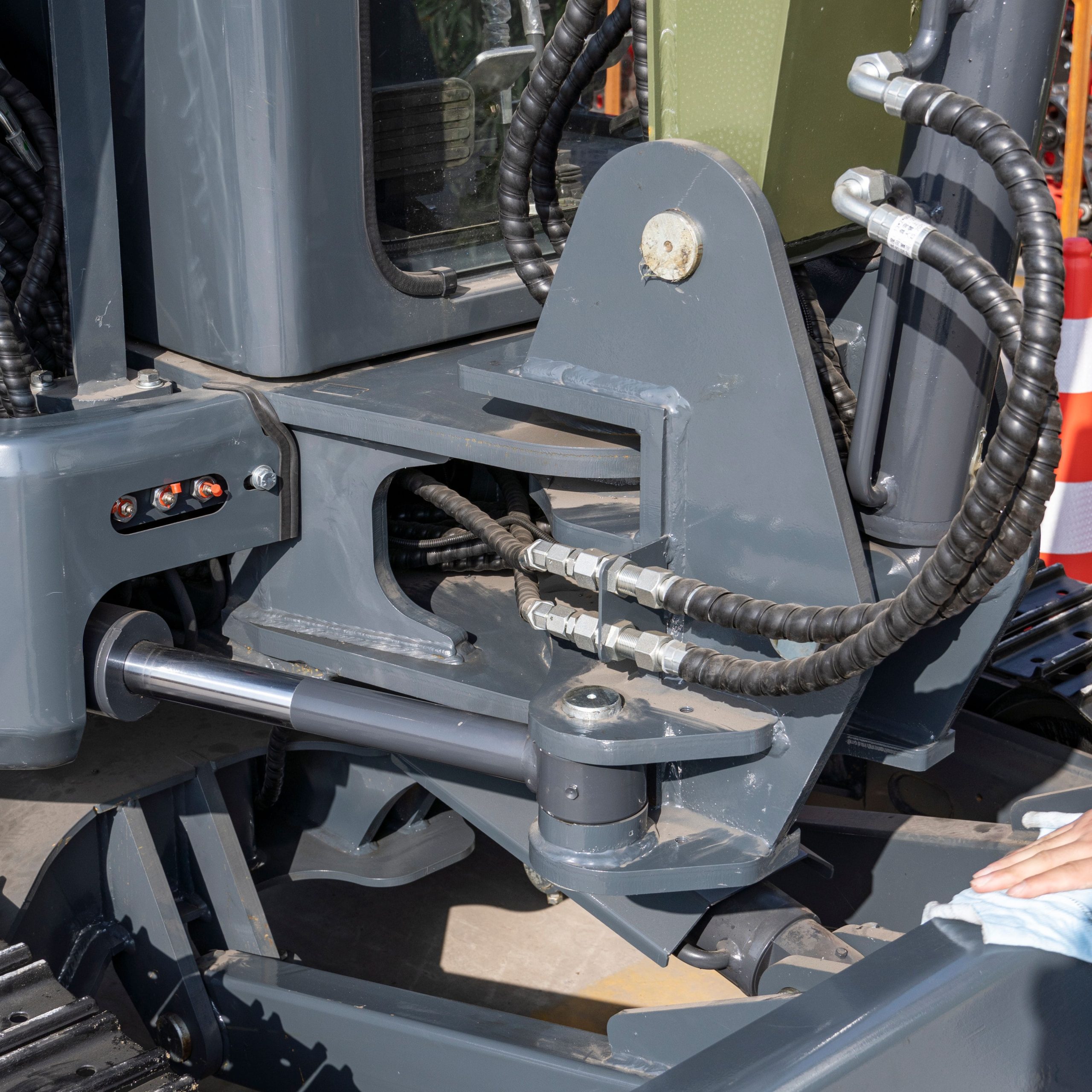 Top Compact & Mini Excavator Diggers- TYPHON Machinery TYPHON KUVUO 4.0 four ton cabin mini excavator w Kubota D1703 Diesel engine Metal Tracks, Boom Swing, AC Heater, Hydraulic Control - Image 21