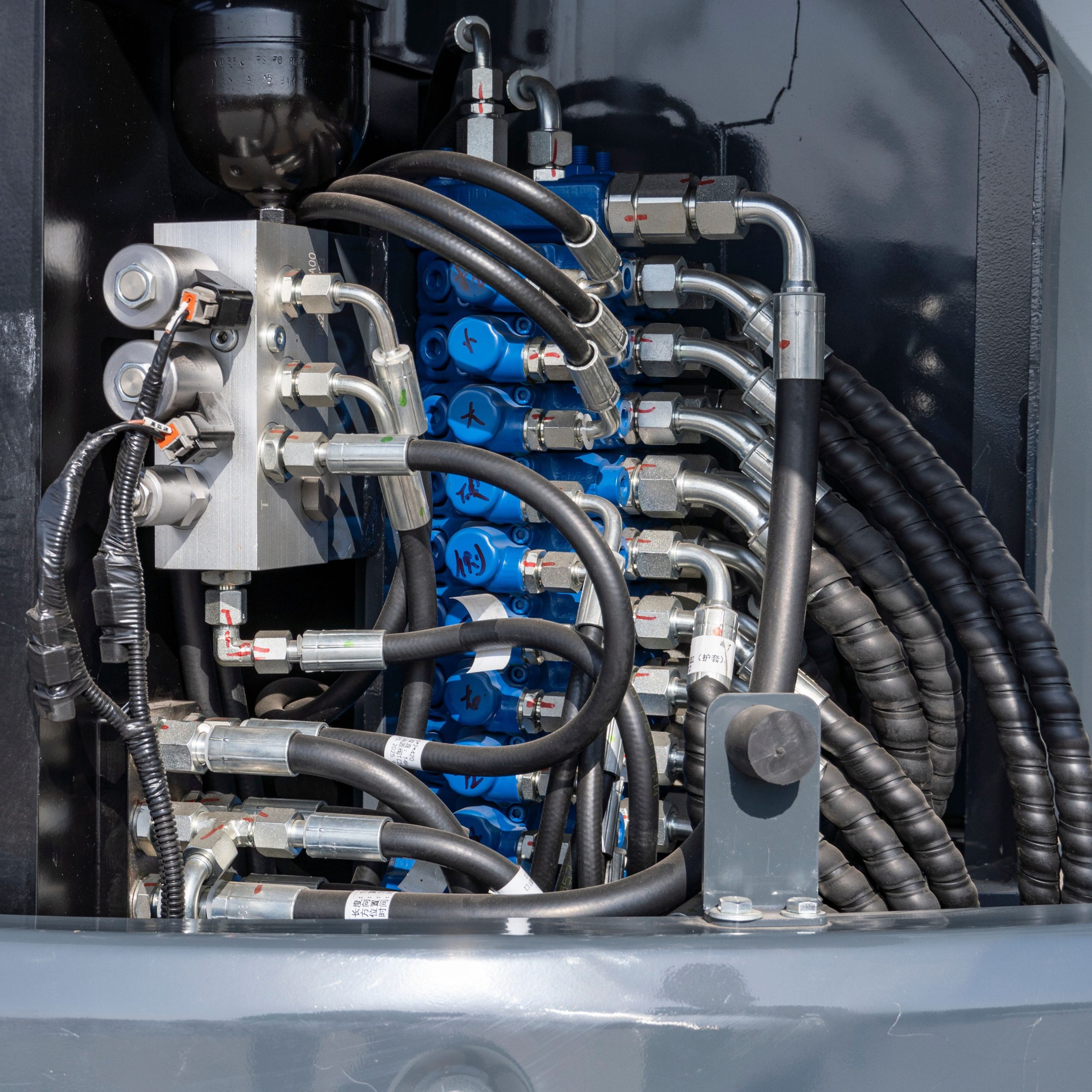 Top Compact & Mini Excavator Diggers- TYPHON Machinery TYPHON KUVUO 4.0 four ton cabin mini excavator w Kubota D1703 Diesel engine Metal Tracks, Boom Swing, AC Heater, Hydraulic Control - Image 23