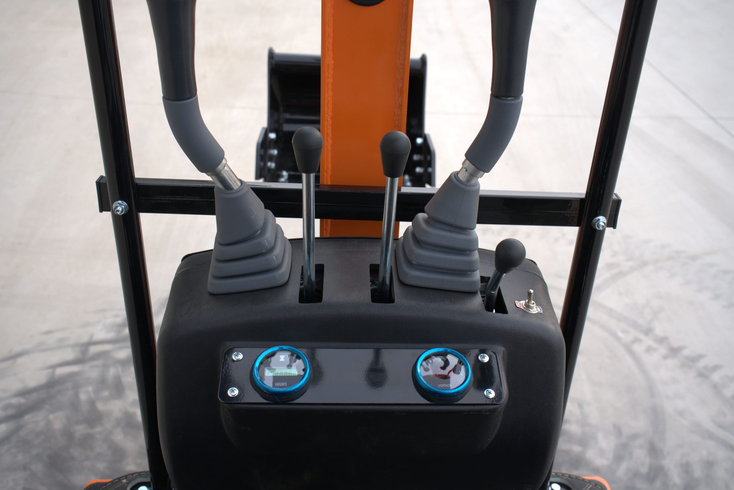 Top Compact & Mini Excavator Diggers- TYPHON Machinery Typhon Tyrant X 1 Ton Mini Excavator with 13.5HP Briggs & Stratton Engine, Hydraulic Oil Cooler & Thumb Clip - Image 24