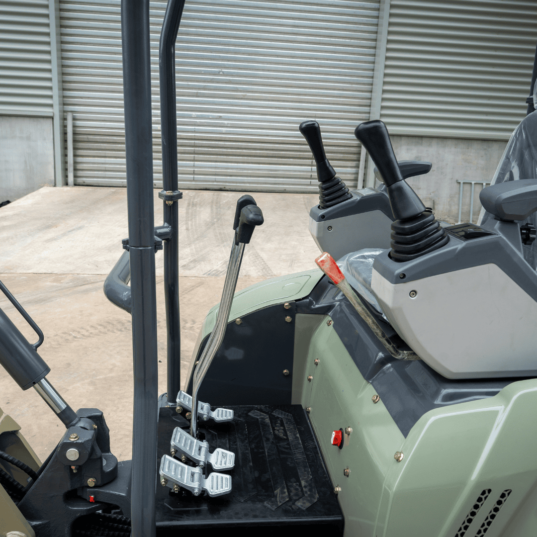 Top Compact & Mini Excavator Diggers- TYPHON Machinery TYPHON TERROR XVII PRO 3800 lb Mini Excavator, EPA Certified Kubota D902 Diesel Power with Integrated Hydraulic Oil Cooler & Swing Boom - Image 16